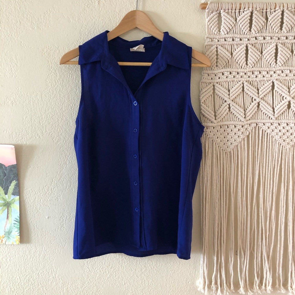 blue button up blouse!